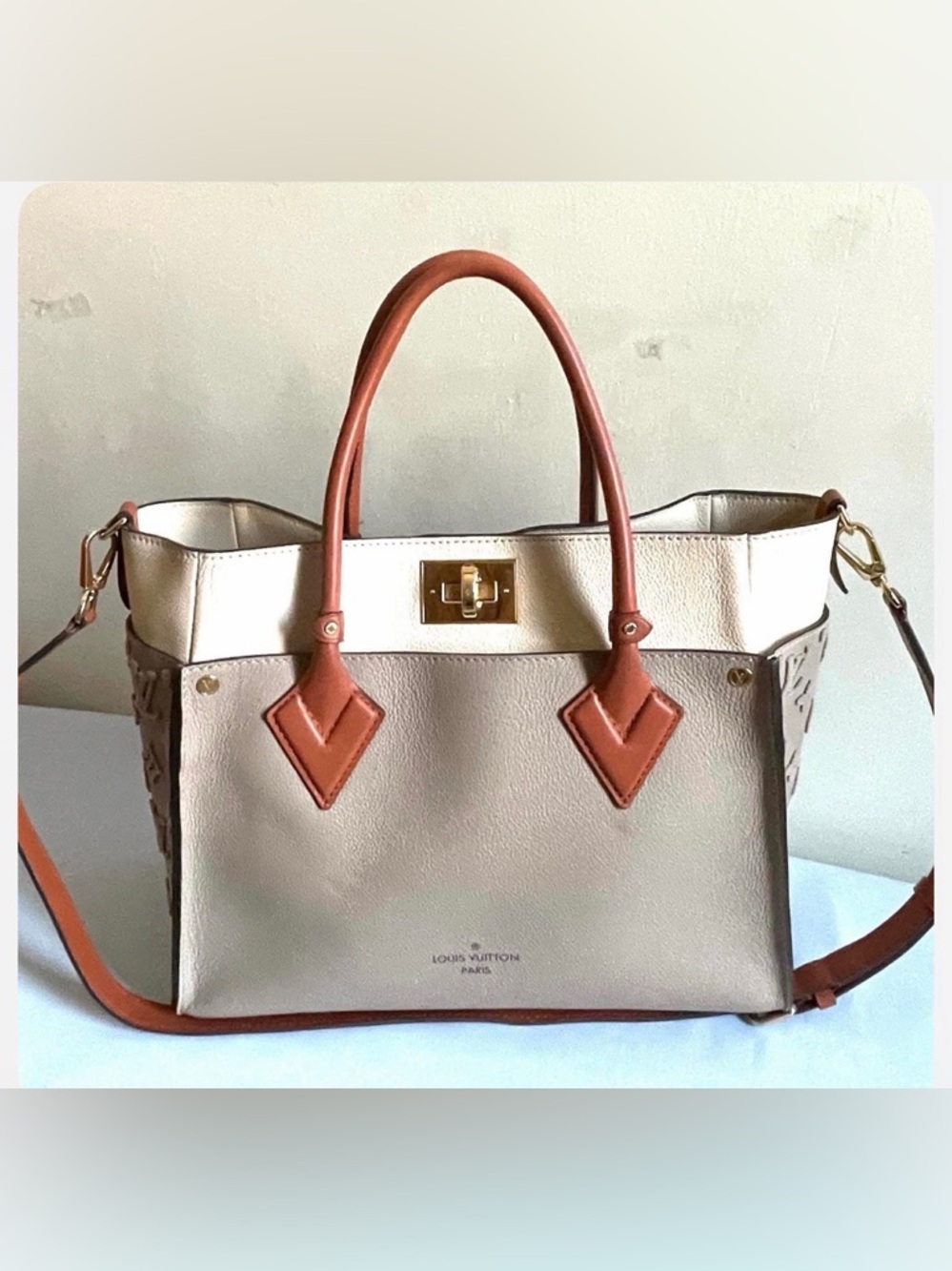 SOLD!!Louis Vuitton ON My Side MM
